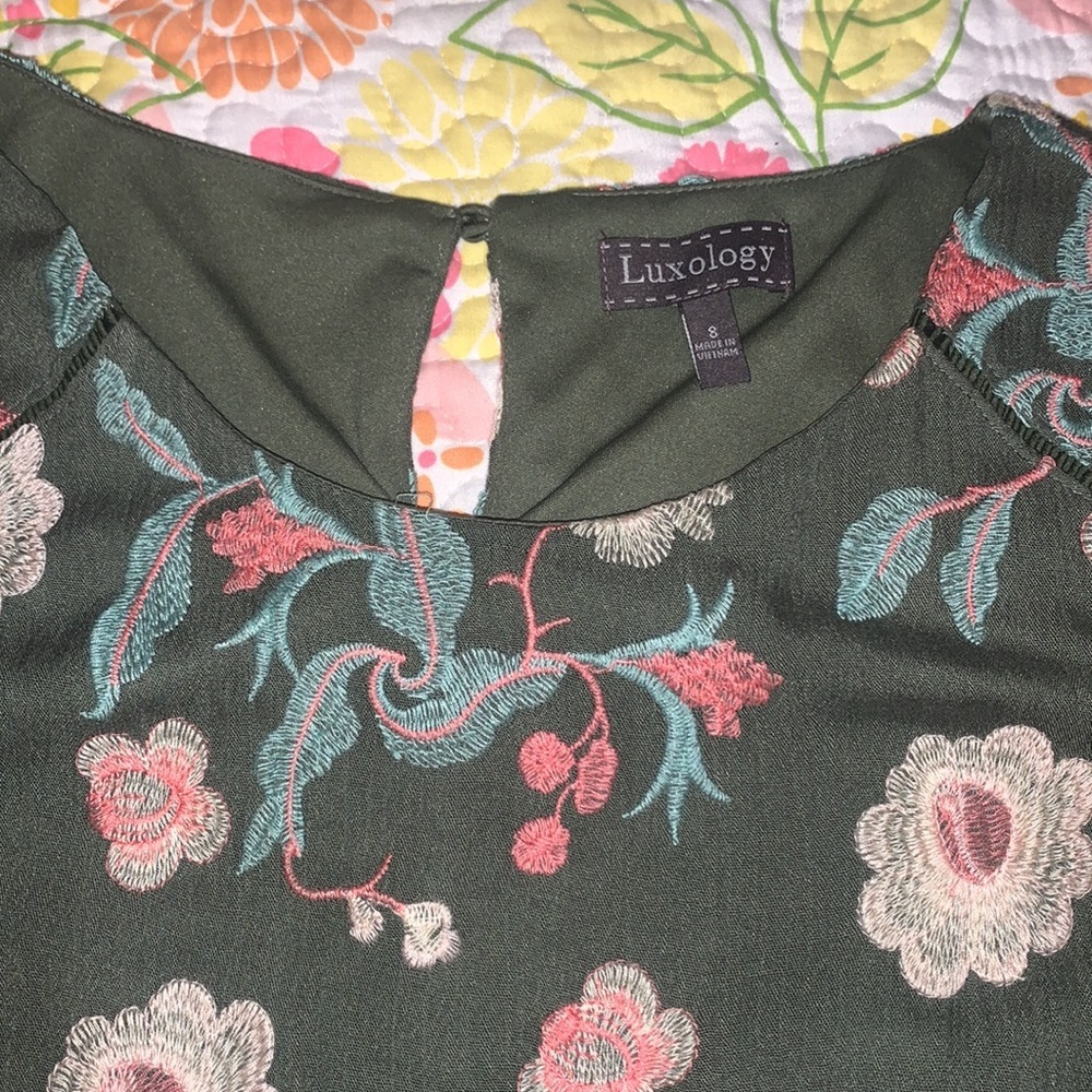 NWOT LUXOLOGY SIZE 8 FORAL DRESS - Picture 4 of 4